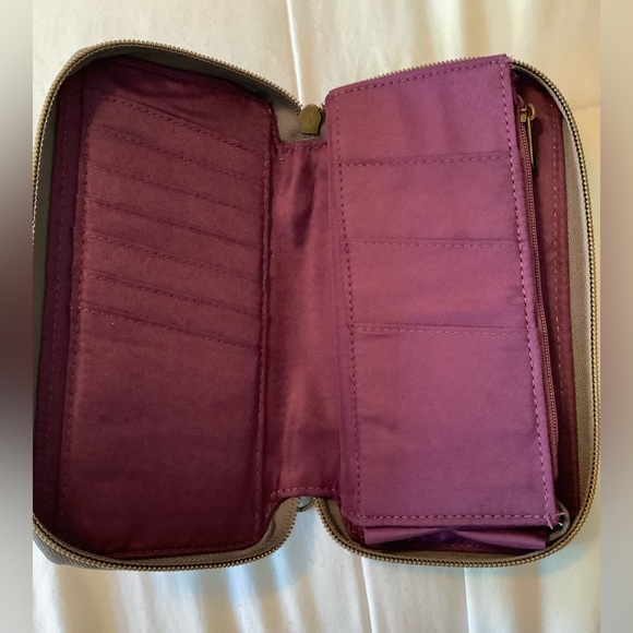 New with tags, rfid protected wallet - Picture 5 of 6